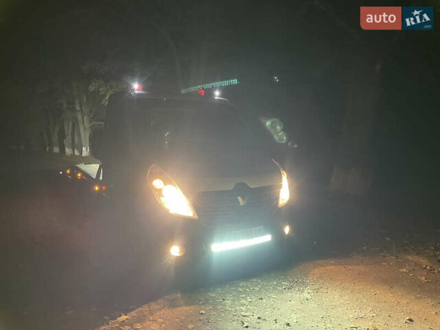 Белый Рено Мастер, объемом двигателя 2.3 л и пробегом 580 тыс. км за 15300 $, фото 47 на Automoto.ua