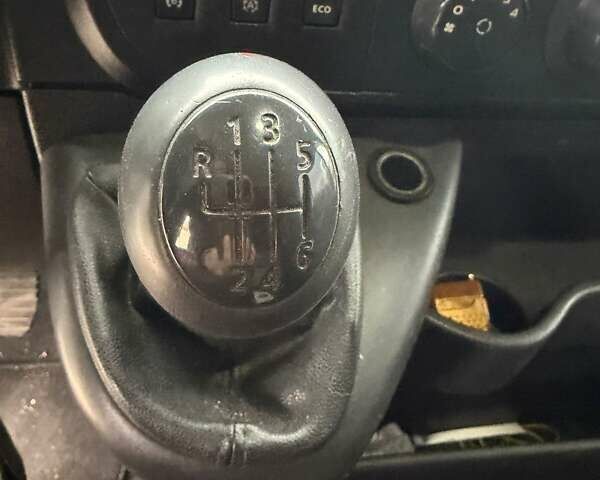 Белый Рено Мастер, объемом двигателя 2.3 л и пробегом 327 тыс. км за 25000 $, фото 17 на Automoto.ua