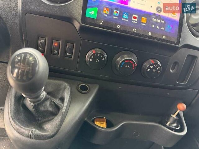 Белый Рено Мастер, объемом двигателя 2.3 л и пробегом 327 тыс. км за 25000 $, фото 16 на Automoto.ua