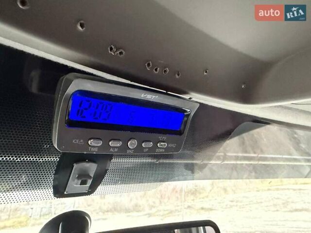 Белый Рено Мастер, объемом двигателя 2.3 л и пробегом 327 тыс. км за 25000 $, фото 1 на Automoto.ua