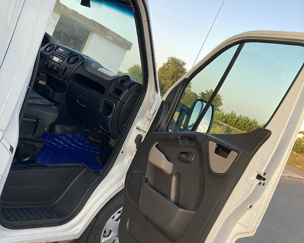 Белый Рено Мастер, объемом двигателя 2.3 л и пробегом 450 тыс. км за 17700 $, фото 32 на Automoto.ua