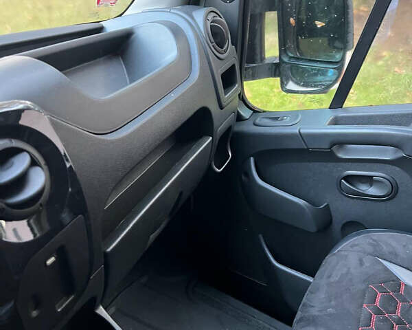 Білий Рено Мастєр, об'ємом двигуна 2.2 л та пробігом 237 тис. км за 18900 $, фото 7 на Automoto.ua