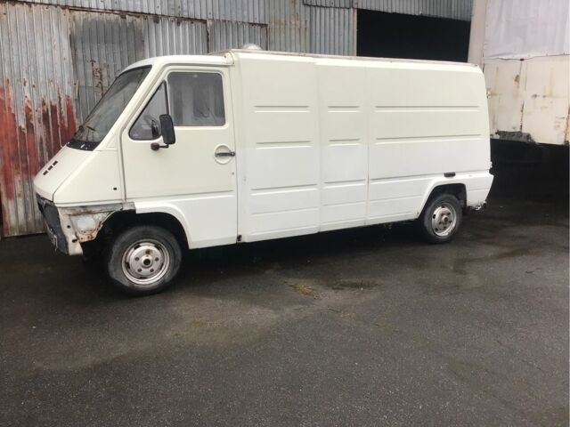 Білий Рено Мастєр, об'ємом двигуна 2.5 л та пробігом 777 тис. км за 2364 $, фото 4 на Automoto.ua