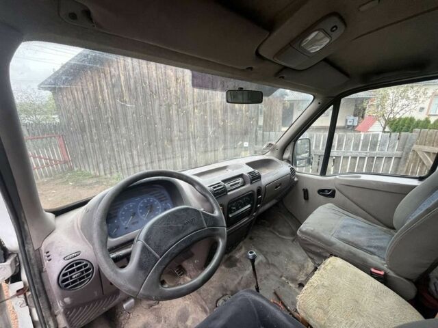 Белый Рено Мастер, объемом двигателя 2.8 л и пробегом 300 тыс. км за 1000 $, фото 5 на Automoto.ua