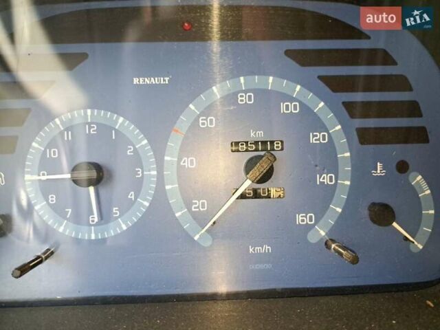 Белый Рено Мастер, объемом двигателя 2.5 л и пробегом 186 тыс. км за 3600 $, фото 6 на Automoto.ua