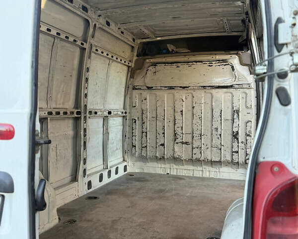 Белый Рено Мастер, объемом двигателя 2.5 л и пробегом 510 тыс. км за 5000 $, фото 11 на Automoto.ua