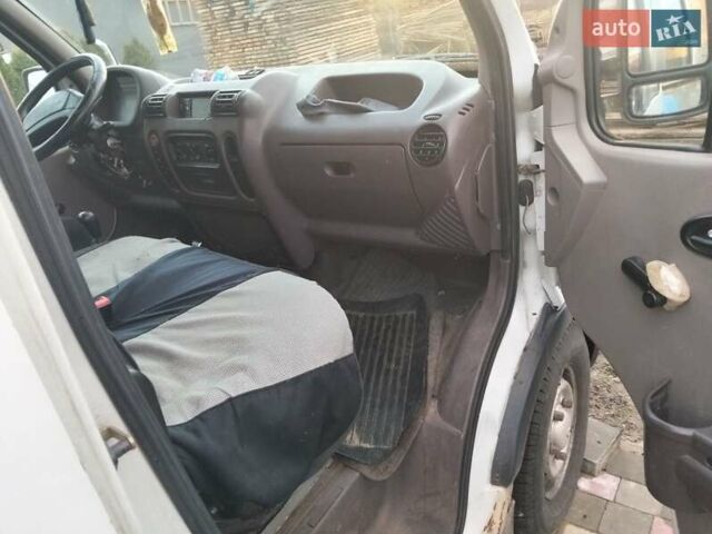 Белый Рено Мастер, объемом двигателя 2.8 л и пробегом 530 тыс. км за 3700 $, фото 4 на Automoto.ua