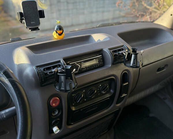 Белый Рено Мастер, объемом двигателя 2.5 л и пробегом 510 тыс. км за 5000 $, фото 3 на Automoto.ua