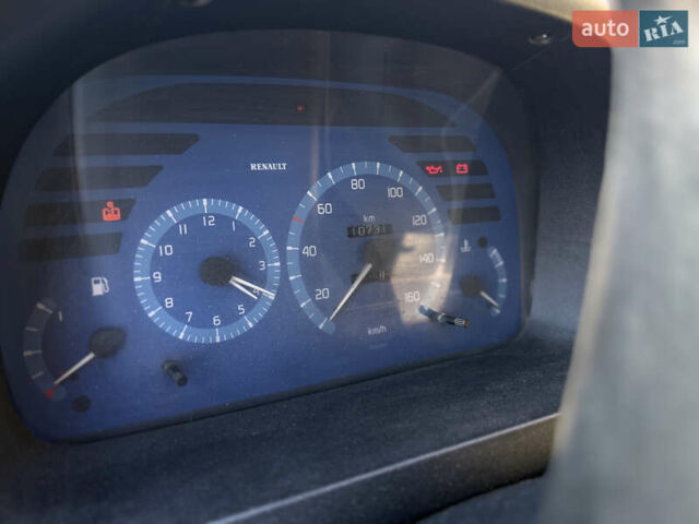 Белый Рено Мастер, объемом двигателя 2.5 л и пробегом 510 тыс. км за 5000 $, фото 6 на Automoto.ua