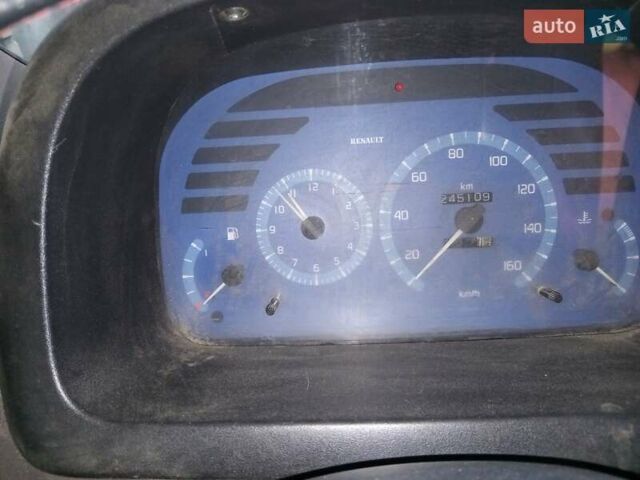 Белый Рено Мастер, объемом двигателя 0 л и пробегом 270 тыс. км за 2700 $, фото 7 на Automoto.ua