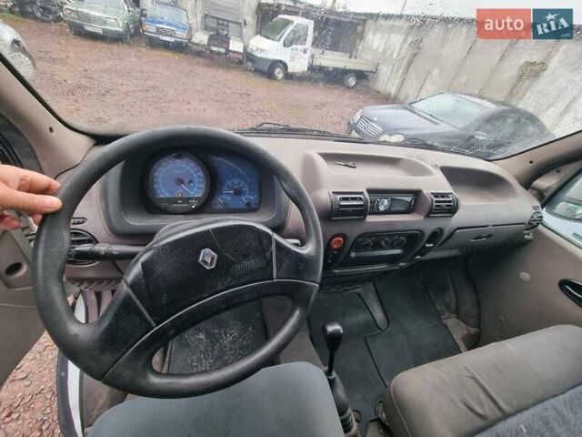 Белый Рено Мастер, объемом двигателя 2.19 л и пробегом 255 тыс. км за 3950 $, фото 12 на Automoto.ua