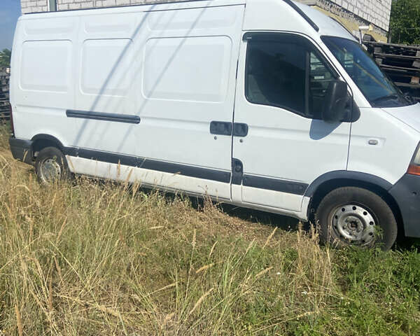 Белый Рено Мастер, объемом двигателя 2.5 л и пробегом 350 тыс. км за 4900 $, фото 1 на Automoto.ua
