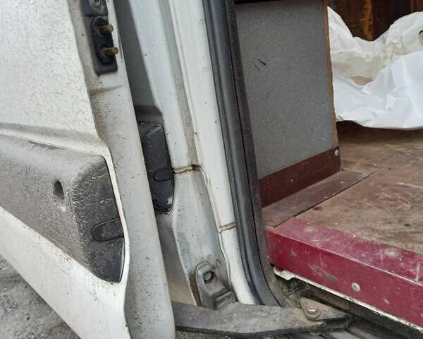 Белый Рено Мастер, объемом двигателя 2.2 л и пробегом 600 тыс. км за 5600 $, фото 7 на Automoto.ua