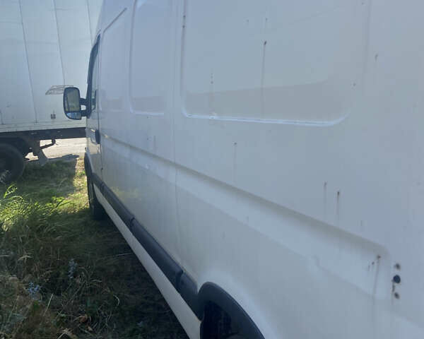 Белый Рено Мастер, объемом двигателя 2.5 л и пробегом 350 тыс. км за 4900 $, фото 2 на Automoto.ua