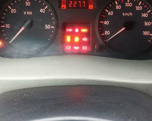 Белый Рено Мастер, объемом двигателя 2.2 л и пробегом 450 тыс. км за 5300 $, фото 7 на Automoto.ua