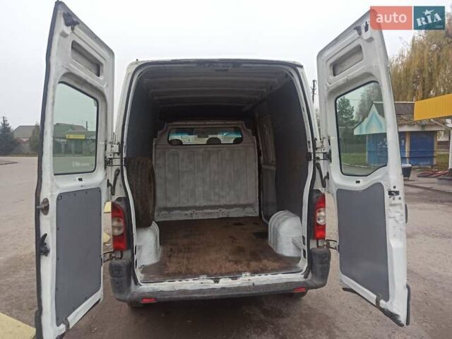 Белый Рено Мастер, объемом двигателя 2.2 л и пробегом 450 тыс. км за 5300 $, фото 6 на Automoto.ua