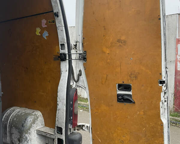 Белый Рено Мастер, объемом двигателя 2.46 л и пробегом 350 тыс. км за 4700 $, фото 16 на Automoto.ua