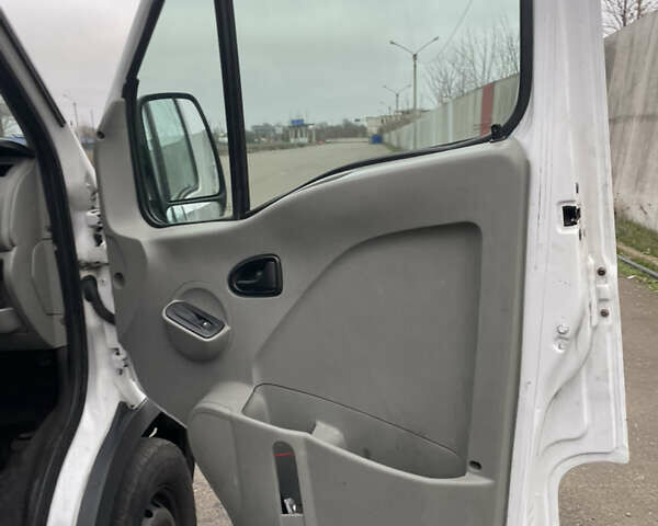 Белый Рено Мастер, объемом двигателя 2.46 л и пробегом 350 тыс. км за 4700 $, фото 7 на Automoto.ua