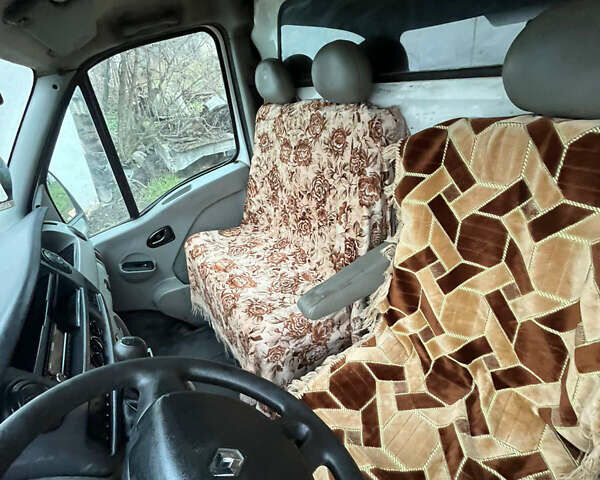 Белый Рено Мастер, объемом двигателя 2.95 л и пробегом 400 тыс. км за 3200 $, фото 5 на Automoto.ua