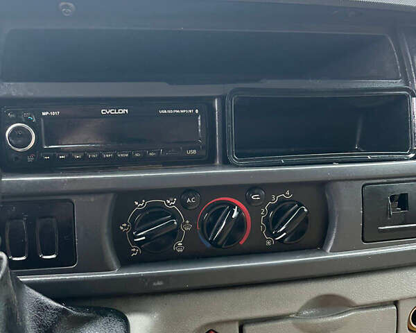 Белый Рено Мастер, объемом двигателя 2.95 л и пробегом 400 тыс. км за 3200 $, фото 6 на Automoto.ua