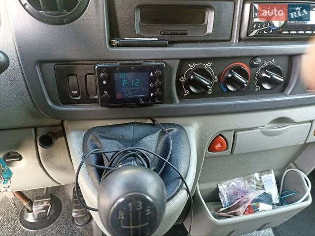 Белый Рено Мастер, объемом двигателя 2.5 л и пробегом 745 тыс. км за 9700 $, фото 9 на Automoto.ua