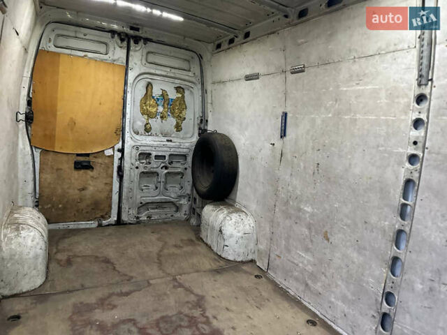 Белый Рено Мастер, объемом двигателя 2.5 л и пробегом 370 тыс. км за 4500 $, фото 24 на Automoto.ua