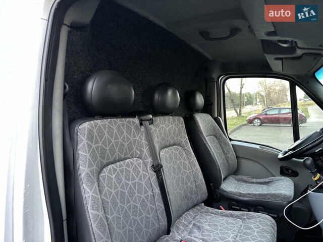 Белый Рено Мастер, объемом двигателя 2.5 л и пробегом 300 тыс. км за 7200 $, фото 18 на Automoto.ua