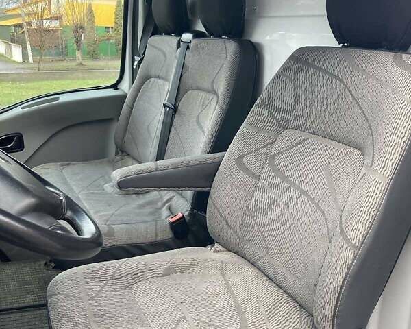 Белый Рено Мастер, объемом двигателя 2.5 л и пробегом 312 тыс. км за 6900 $, фото 1 на Automoto.ua