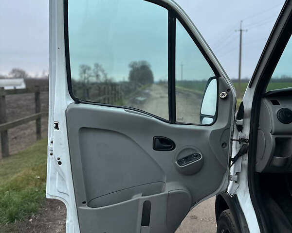 Белый Рено Мастер, объемом двигателя 2.5 л и пробегом 370 тыс. км за 4500 $, фото 13 на Automoto.ua