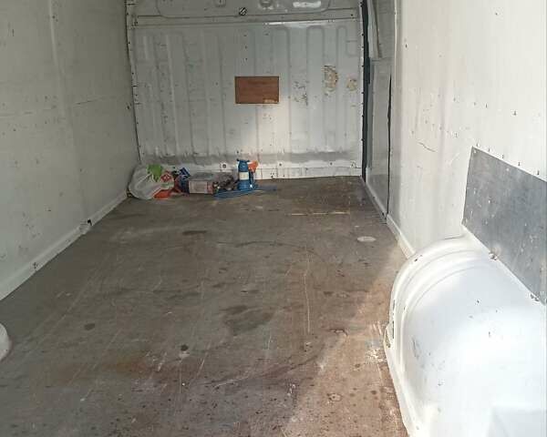 Белый Рено Мастер, объемом двигателя 2.5 л и пробегом 745 тыс. км за 9700 $, фото 5 на Automoto.ua