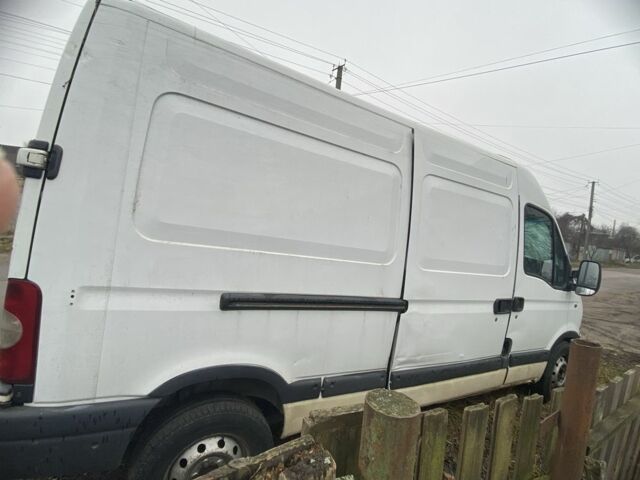 Белый Рено Мастер, объемом двигателя 2.5 л и пробегом 300 тыс. км за 2700 $, фото 1 на Automoto.ua