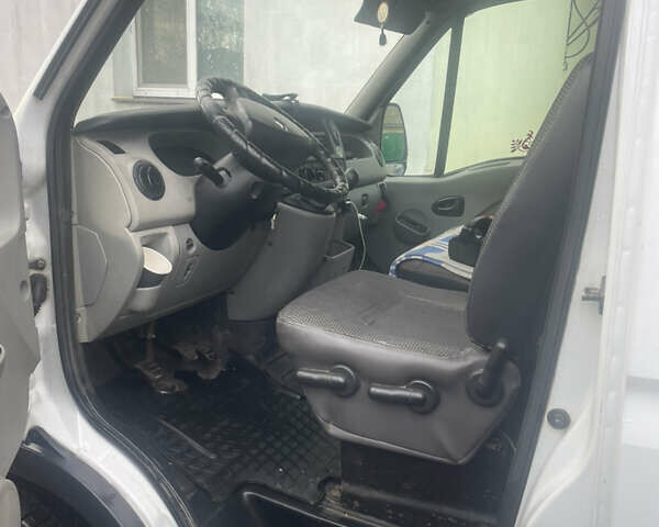 Белый Рено Мастер, объемом двигателя 2.46 л и пробегом 430 тыс. км за 6500 $, фото 12 на Automoto.ua