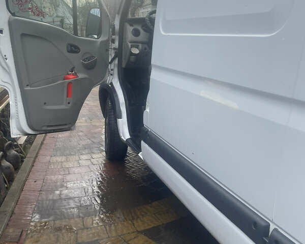 Белый Рено Мастер, объемом двигателя 2.46 л и пробегом 430 тыс. км за 6500 $, фото 13 на Automoto.ua