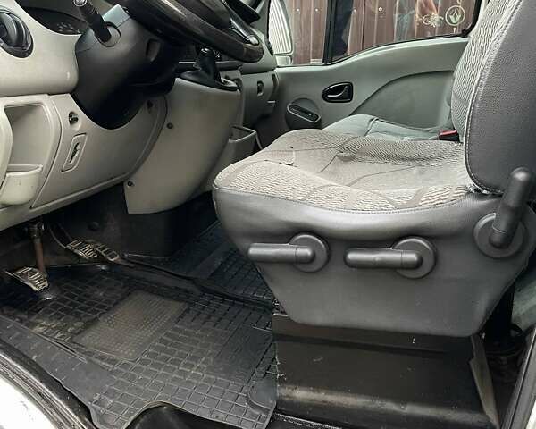 Белый Рено Мастер, объемом двигателя 2.5 л и пробегом 312 тыс. км за 8800 $, фото 19 на Automoto.ua