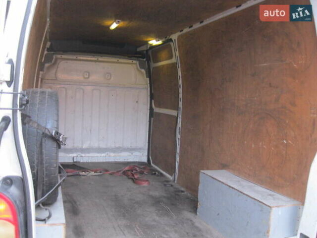 Белый Рено Мастер, объемом двигателя 2.5 л и пробегом 351 тыс. км за 4650 $, фото 16 на Automoto.ua