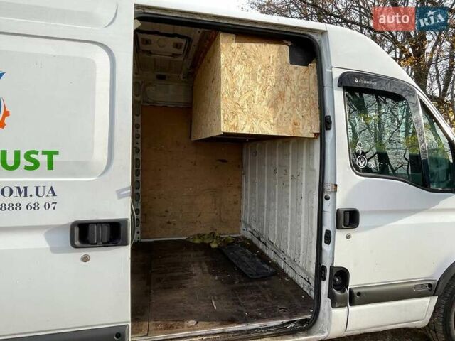 Белый Рено Мастер, объемом двигателя 2.5 л и пробегом 312 тыс. км за 8800 $, фото 12 на Automoto.ua