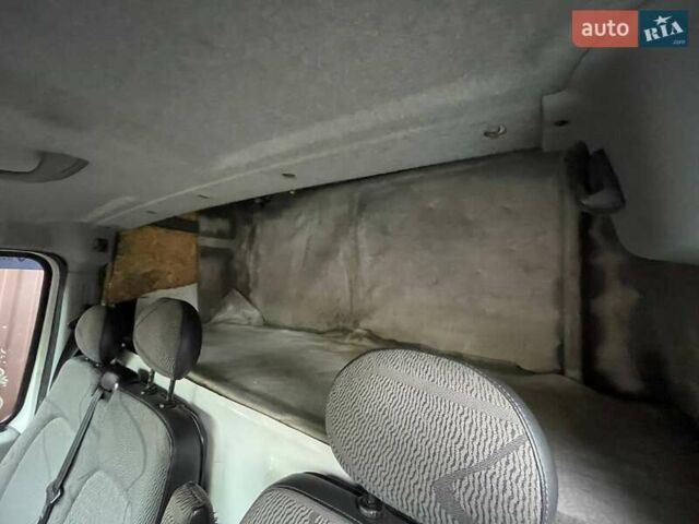 Белый Рено Мастер, объемом двигателя 2.5 л и пробегом 312 тыс. км за 8800 $, фото 18 на Automoto.ua