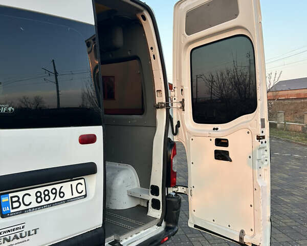 Белый Рено Мастер, объемом двигателя 2.5 л и пробегом 340 тыс. км за 10400 $, фото 16 на Automoto.ua