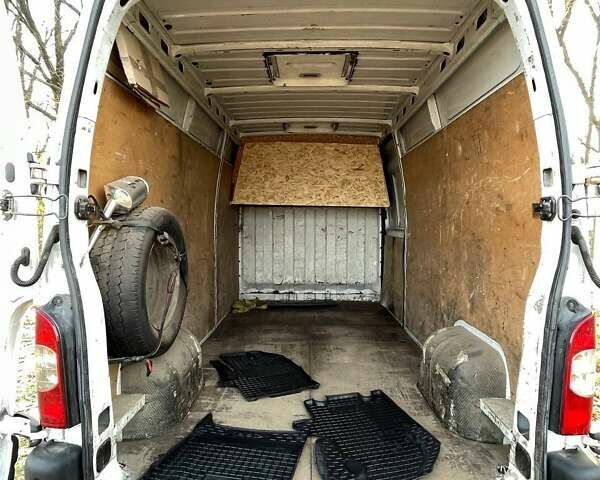 Белый Рено Мастер, объемом двигателя 2.5 л и пробегом 312 тыс. км за 8800 $, фото 11 на Automoto.ua