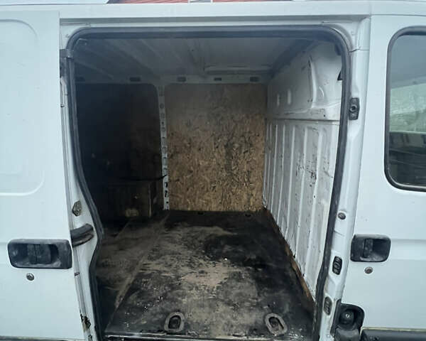 Білий Рено Мастєр, об'ємом двигуна 2.46 л та пробігом 418 тис. км за 5200 $, фото 10 на Automoto.ua