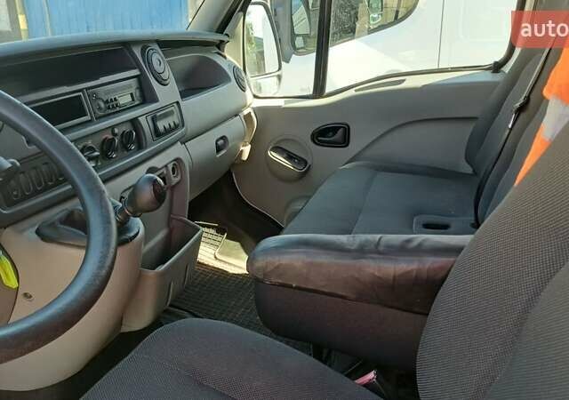 Білий Рено Мастєр, об'ємом двигуна 2.46 л та пробігом 400 тис. км за 5500 $, фото 2 на Automoto.ua