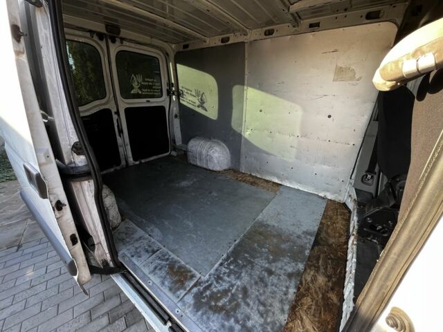 Белый Рено Мастер, объемом двигателя 2.5 л и пробегом 365 тыс. км за 7000 $, фото 4 на Automoto.ua