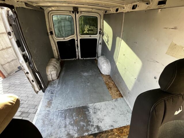 Белый Рено Мастер, объемом двигателя 2.5 л и пробегом 365 тыс. км за 7000 $, фото 5 на Automoto.ua