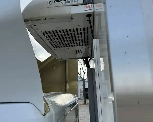 Белый Рено Мастер, объемом двигателя 2.3 л и пробегом 361 тыс. км за 17486 $, фото 4 на Automoto.ua