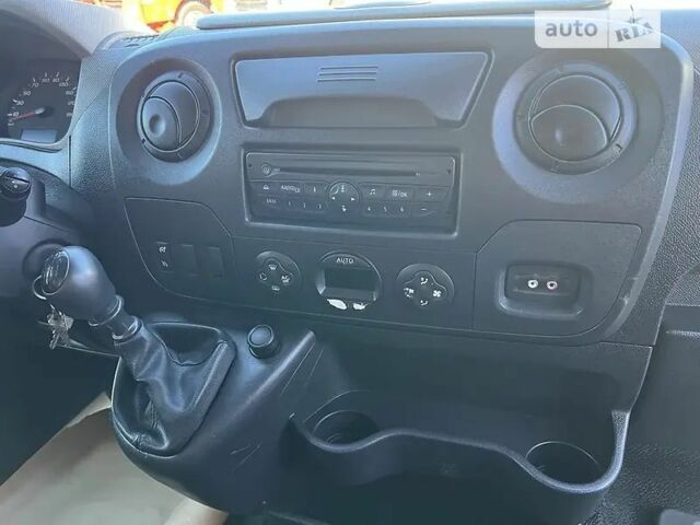 Белый Рено Мастер, объемом двигателя 2.3 л и пробегом 361 тыс. км за 17486 $, фото 6 на Automoto.ua