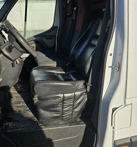 Белый Рено Мастер, объемом двигателя 2.3 л и пробегом 342 тыс. км за 9000 $, фото 6 на Automoto.ua