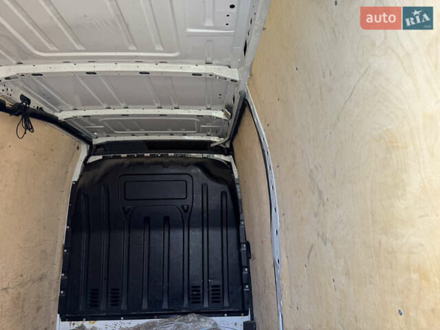 Белый Рено Мастер, объемом двигателя 2.3 л и пробегом 531 тыс. км за 8999 $, фото 4 на Automoto.ua