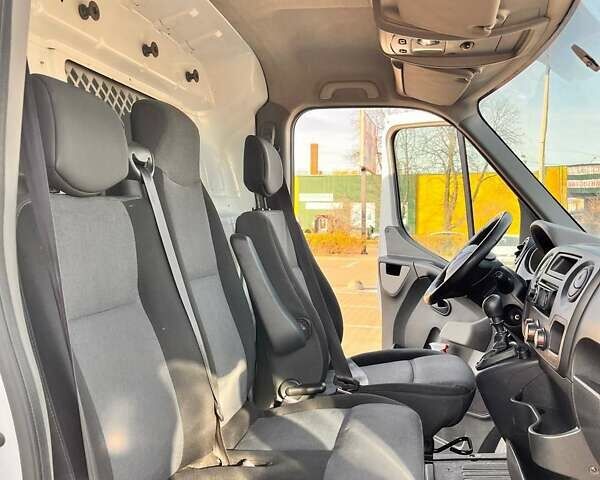 Белый Рено Мастер, объемом двигателя 2.3 л и пробегом 293 тыс. км за 12500 $, фото 7 на Automoto.ua