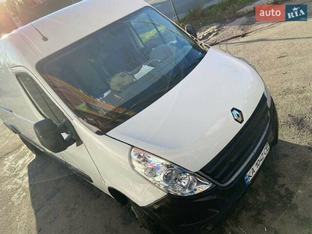 Белый Рено Мастер, объемом двигателя 2.3 л и пробегом 465 тыс. км за 12000 $, фото 1 на Automoto.ua
