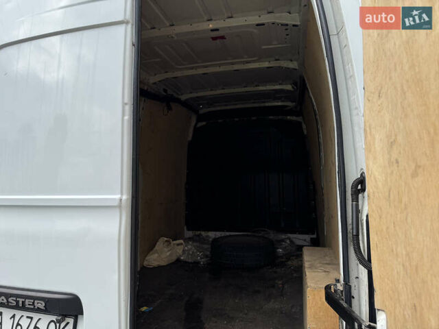 Белый Рено Мастер, объемом двигателя 2.3 л и пробегом 531 тыс. км за 8999 $, фото 3 на Automoto.ua
